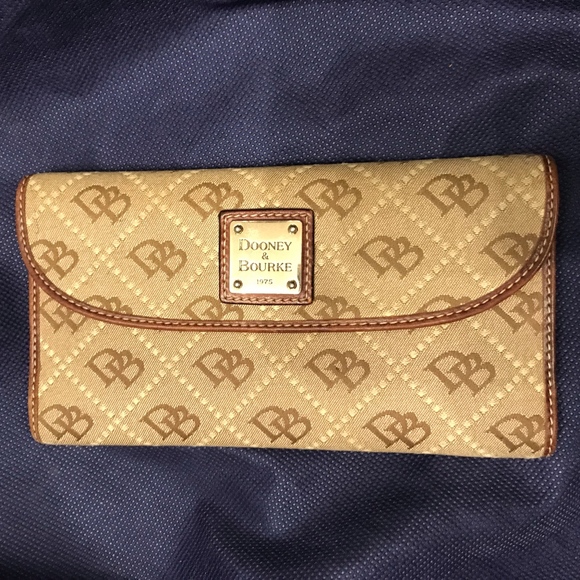 Dooney /& Bourke Light Taupe Leather Beacon Continental Clutch Wallet New NWT $99